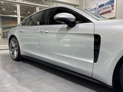 Used 2018 Porsche Panamera RWD image 26