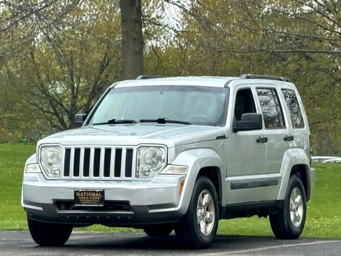 Used 2009 Jeep Liberty Sport w/ Popular Equipment Group image 2