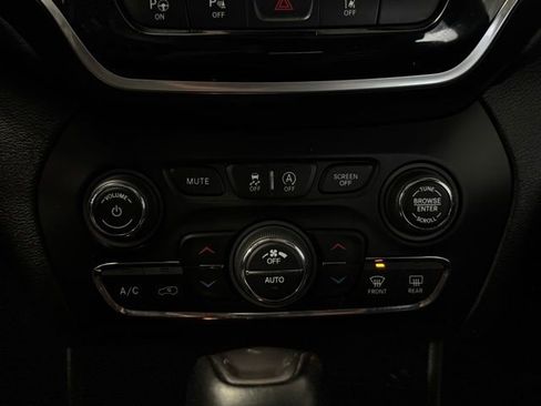 Certified 2022 Jeep Cherokee Limited image 35