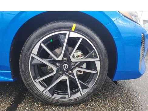 New 2025 Nissan Sentra SR w/ SR Premium Package image 9