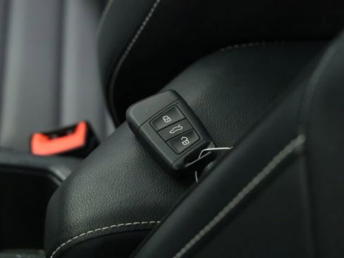 Certified 2022 Volkswagen Jetta SE image 35