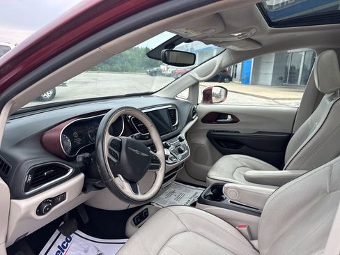 Used 2020 Chrysler Pacifica Limited image 13