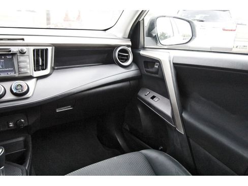Used 2015 Toyota RAV4 LE FWD image 10