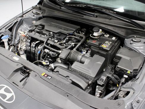 Used 2024 Hyundai Elantra SEL FWD image 17