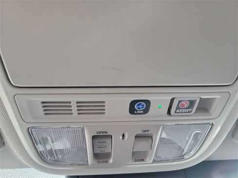 Certified 2018 Honda Accord Touring image 33