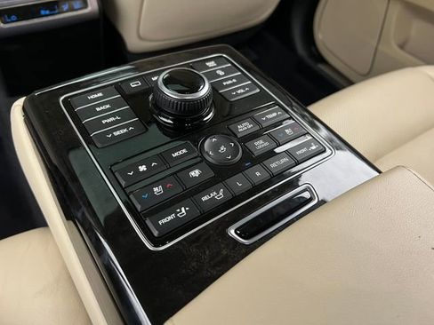 Used 2016 Hyundai Equus Ultimate image 21