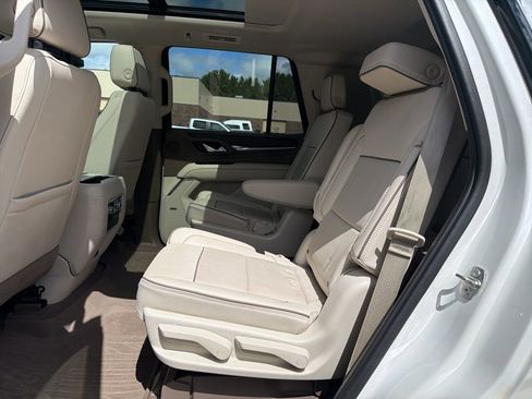 Used 2021 GMC Yukon Denali w/ Denali Premium Package AWD/4WD image 12