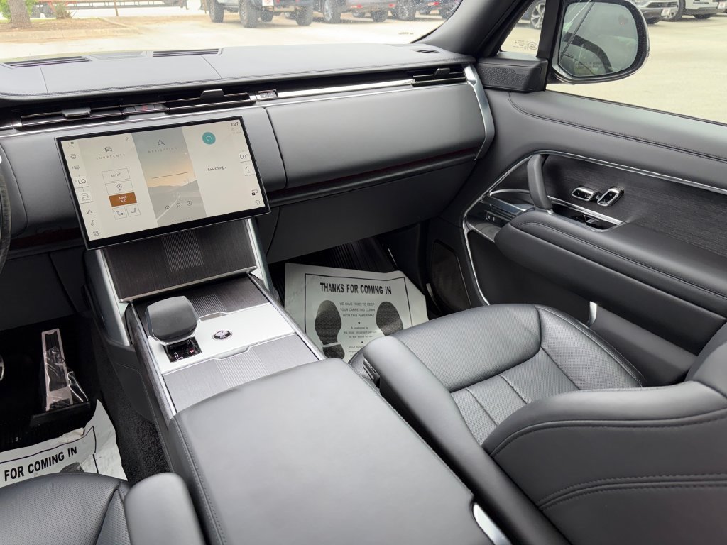 Used 2025 Land Rover Range Rover Long Wheelbase Autobiography AWD/4WD image 22