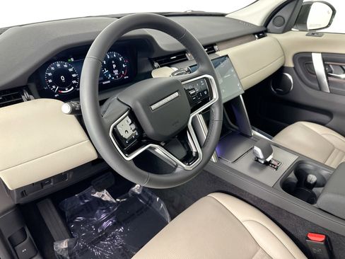 Used 2025 Land Rover Discovery Sport S image 10