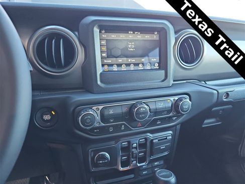 Used 2023 Jeep Gladiator Sport image 20