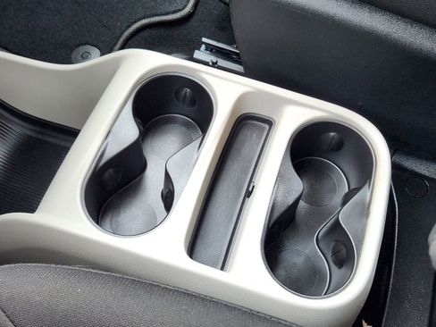 Used 2023 Chrysler Voyager LX image 22