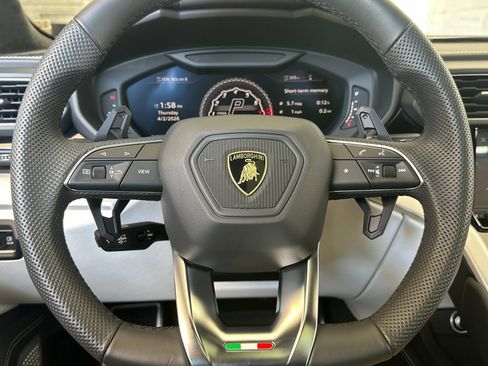 Used 2020 Lamborghini Urus AWD/4WD image 28