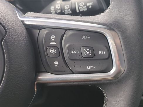 Used 2025 Jeep Wrangler Unlimited Sahara image 27