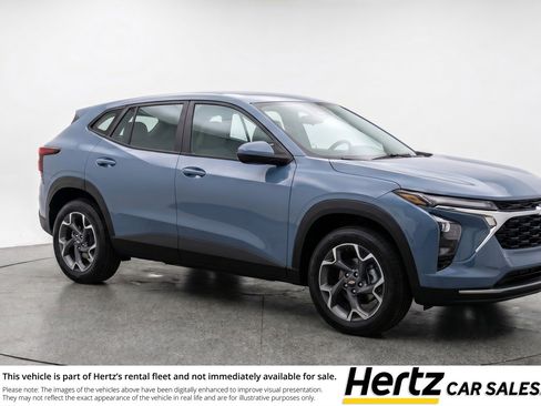 Used 2025 Chevrolet Trax LT FWD image 1