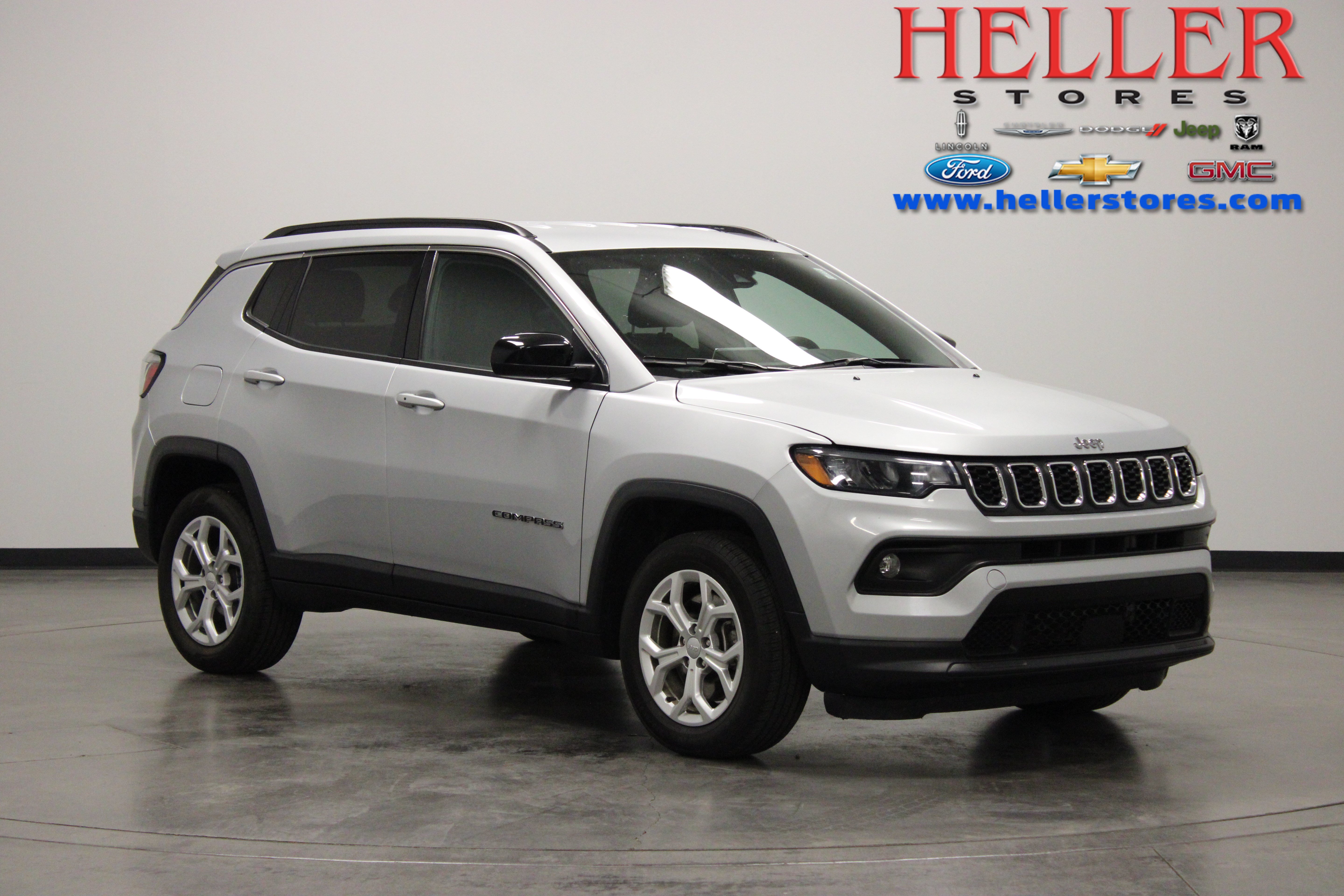 Used 2024 Jeep Compass Latitude AWD/4WD image 1