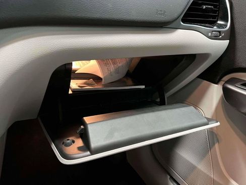 Used 2021 Jeep Cherokee Limited image 37