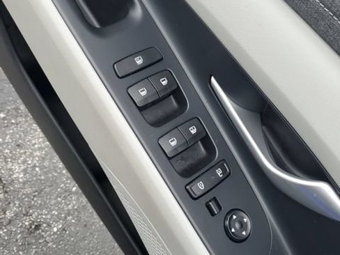 Certified 2025 Hyundai Elantra Limited FWD image 21