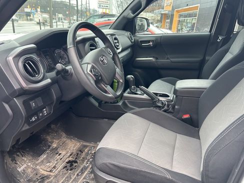 Used 2023 Toyota Tacoma TRD Sport image 5