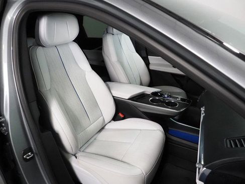 Used 2024 Cadillac Lyriq Luxury image 2