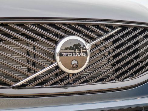 New 2026 Volvo XC60 B5 Plus w/ Protection Package Premier image 11