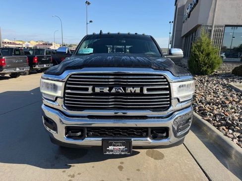 Used 2022 RAM 2500 Laramie AWD/4WD image 2