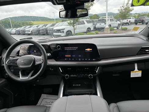New 2026 Chevrolet Suburban Z71 w/ Comfort Package AWD/4WD image 16
