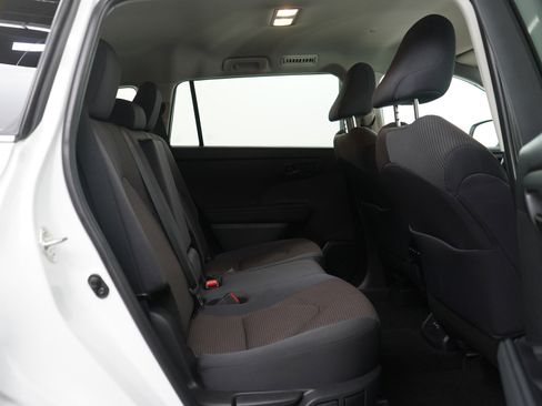 Used 2024 Toyota Highlander LE image 13