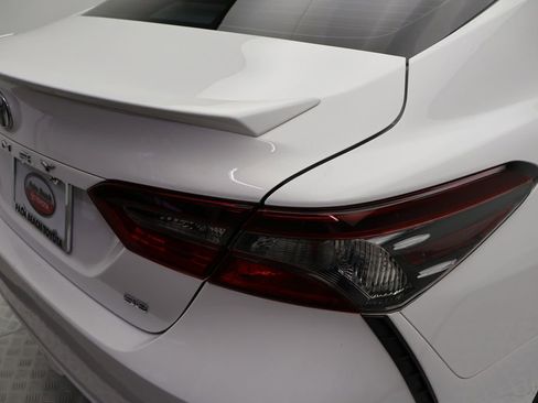 Used 2023 Toyota Camry SE image 9