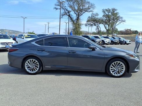 Used 2022 Lexus ES 300h Ultra Luxury w/ Accessory Package 2 image 2
