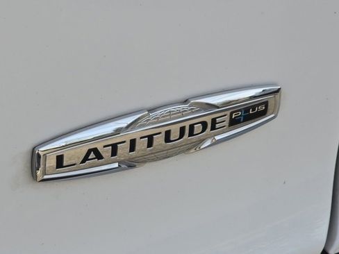 Used 2019 Jeep Cherokee Latitude Plus w/ Cold Weather Group image 19