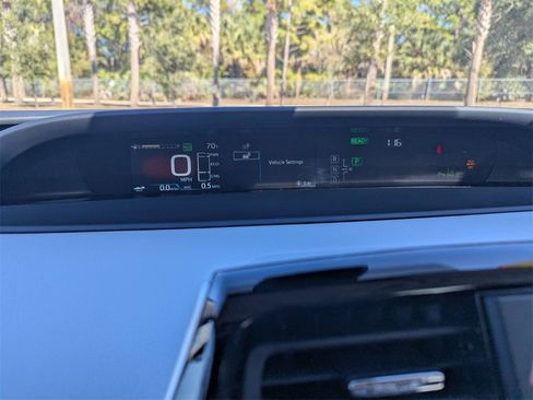 Certified 2020 Toyota Prius LE image 31