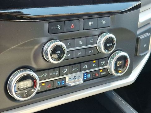 Used 2023 Ford Expedition XLT image 24