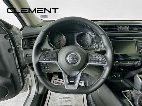 Used 2020 Nissan Rogue SV image 12