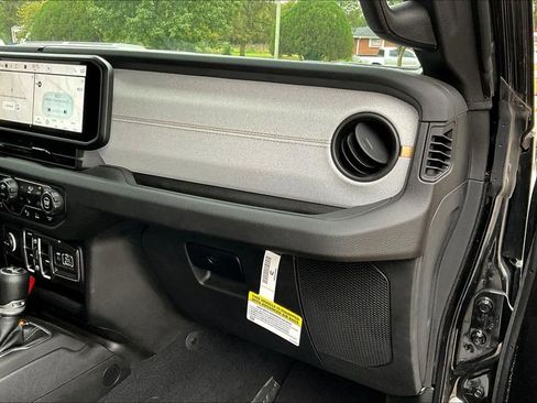 Used 2024 Jeep Wrangler Unlimited w/ Convenience Group AWD/4WD image 13