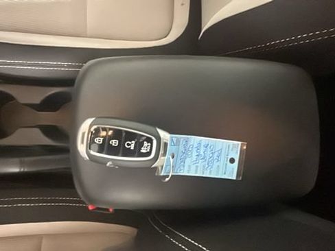 Used 2025 Hyundai Venue SEL FWD image 23