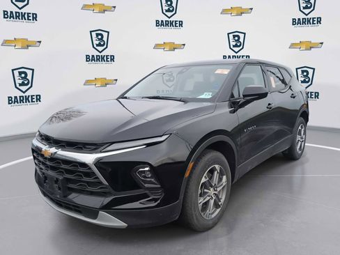 Used 2025 Chevrolet Blazer LT FWD image 1