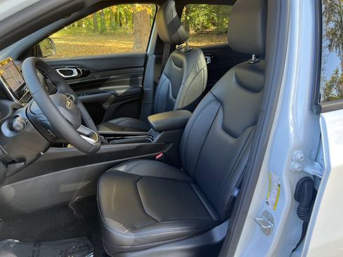 New 2026 Jeep Compass Limited w/ Sun, Sound & Navigation Group image 14