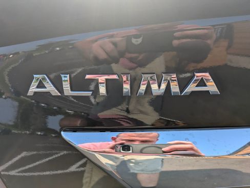 Used 2015 Nissan Altima 2.5 S w/ Special Edition Package FWD image 11