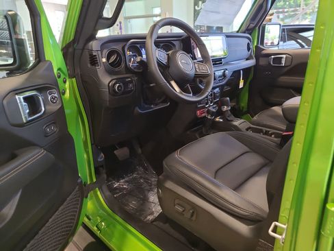 New 2025 Jeep Wrangler Unlimited Rubicon 392 image 10