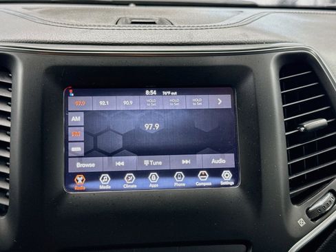 Used 2020 Jeep Cherokee Latitude Plus FWD image 21