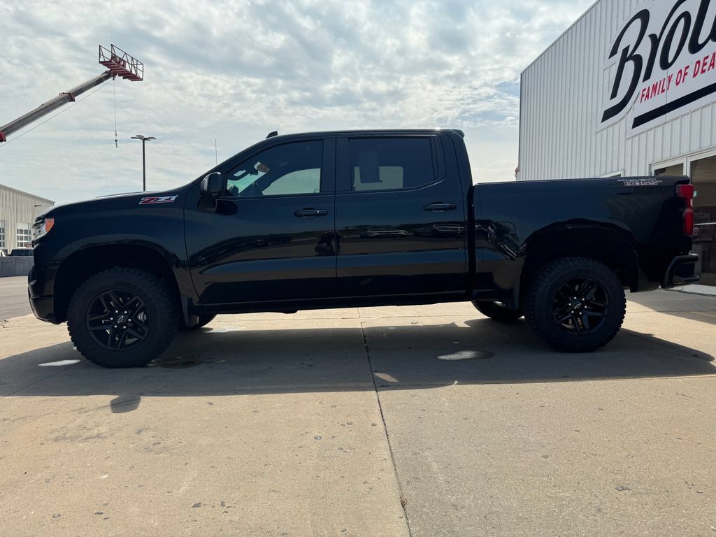 Used 2023 Chevrolet Silverado 1500 LT Trail Boss w/ LT Trail Boss Premium Package AWD/4WD image 8