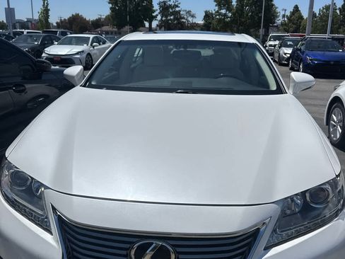 Used 2015 Lexus ES 350 w/ Luxury Package FWD image 3