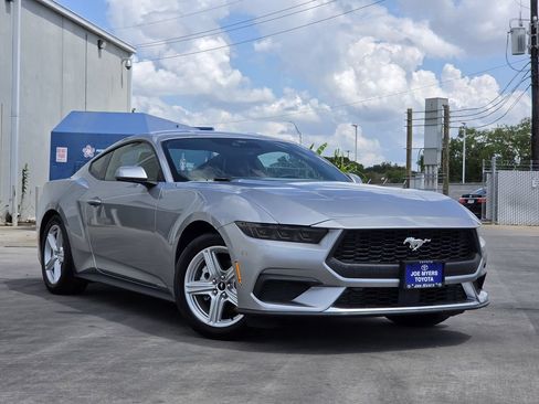 Used 2026 Ford Mustang Premium RWD image 2