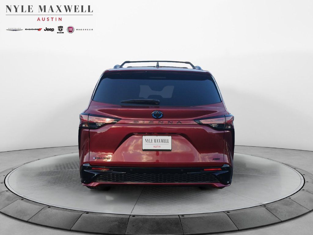 Used 2025 Toyota Sienna XSE w/ XSE Premium Package AWD/4WD image 15