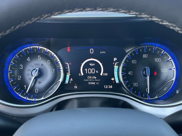 Used 2025 Chrysler Pacifica Limited FWD image 42