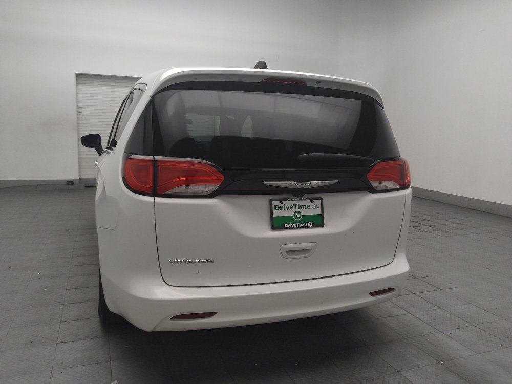Used 2022 Chrysler Voyager LX FWD image 6