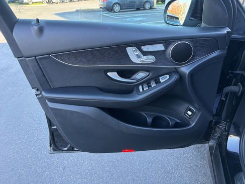 Used 2022 Mercedes-Benz GLC 300 4MATIC image 29