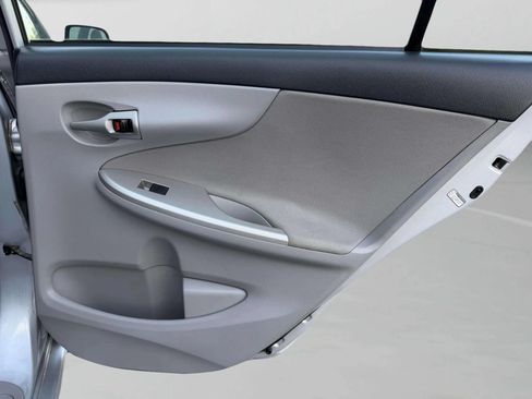 Used 2013 Toyota Corolla LE FWD image 19