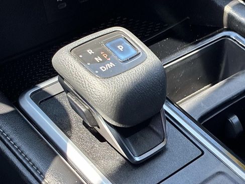 Used 2022 Nissan Pathfinder SV FWD image 27