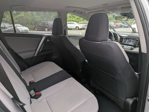 Used 2018 Toyota RAV4 XLE FWD image 22
